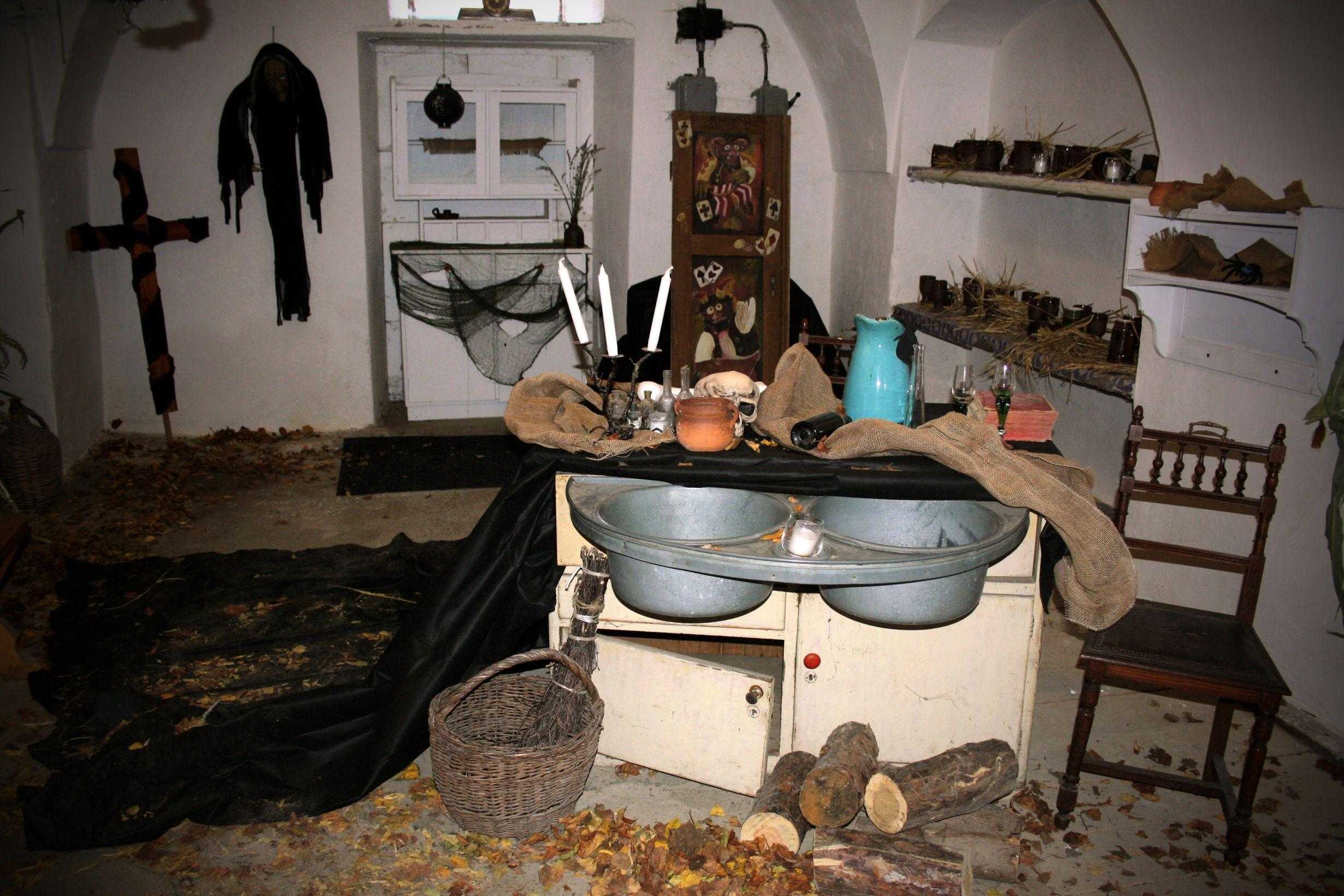 Galerie na Rychtě a zrcadlový labyrint, Úvalno