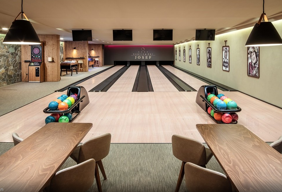 Bowling bar